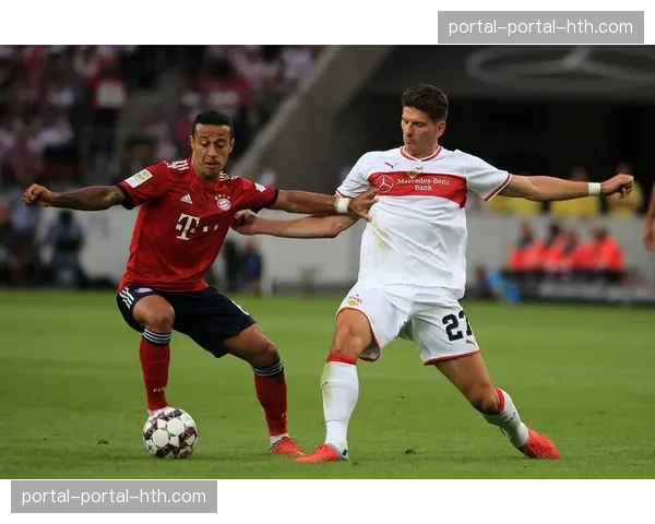 科隆vs波鸿比赛因场外疑似危险物品报告暂停15分钟