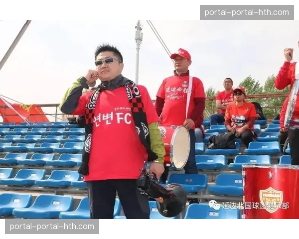 特写：河南队远征军抵达长春，零下气温中高唱队歌迎接新赛季